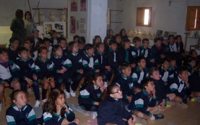 L@s  alumn@s de 4º primaria han visitado una alfarería en Agost.