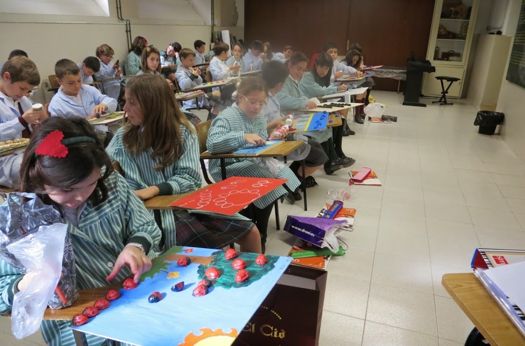 L@s alumn@s de 5º han realizado unos rascanueces en la clase de música.